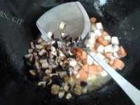 美味的咖喱鸡肉饭做法图解4)