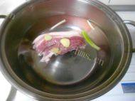 「绿色食物」蒜泥白肉做法图解2)