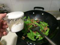 家常菜荷兰豆炒肉丝做法图解6)