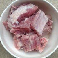 家常菜苦瓜黄豆排骨汤做法图解2)