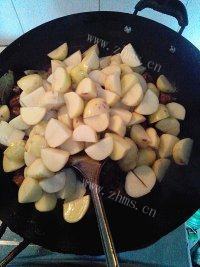 家常菜猪肉焖土豆做法图解10)