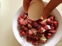 风味柠香咕噜肉做法图解5)