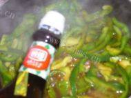 菜椒炒肉做法图解6)