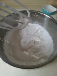 好吃的香蕉蔓越莓戚风做法图解7)