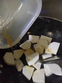 美味的芋头扣肉做法图解7)