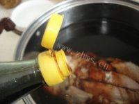 自制五香酱牛肉做法图解4)