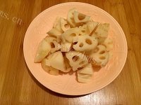 营养的龙骨炖莲藕做法图解5)