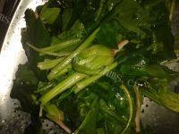 家常菜炒菠菜做法图解1)
