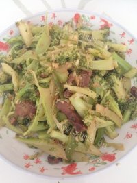 色香味浓的花菜炒肉做法图解7)