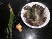 美味的油爆大头虾做法图解1)