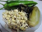 家常菜酸菜炒豆芽做法图解1)