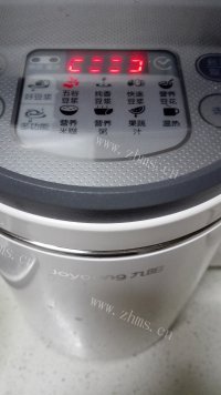 美味的红豆小米豆浆做法图解4)