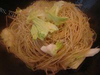 自制白菜炖粉条做法图解4)