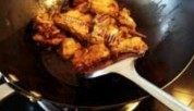 美味的排骨炖豆角做法图解2)