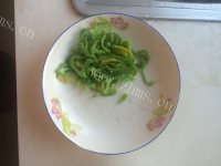 家常菜凉拌千张丝做法图解7)