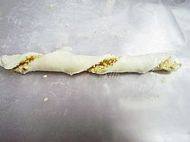 自制香酥芝麻条做法图解4)