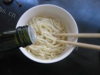 美味的香菇酱拌面做法图解3)