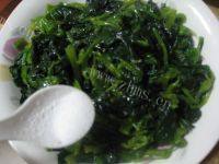 绝味的蒜蓉菠菜做法图解5)