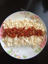 家常菜剁椒金针菇做法图解3)