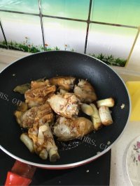 珍馐美味的炖猪蹄做法图解5)