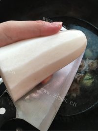 营养丰富的羊肉炖萝卜做法图解5)