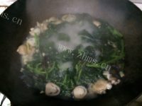 美味营养的皮蛋苋菜汤做法图解9)