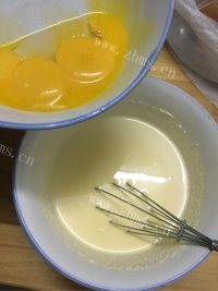 美味营养的轻乳酪蛋糕做法图解4)