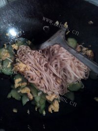 美味的黄瓜鸡蛋炒面做法图解11)