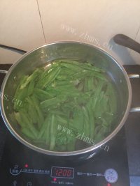 美味的油菜鸡蛋面做法图解4)