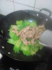 口感不错的肉片炒苦瓜做法图解8)