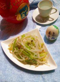 家常菜芹菜炒豆芽