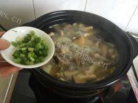 山药蘑菇土鸡汤做法图解8)