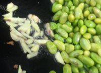 色味俱佳的青豆炒肉做法图解9)