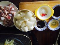家常菜萝卜炖肉做法图解1)