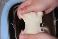 松软的迷你椰蓉面包卷做法图解7)
