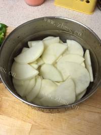 五味俱全的干锅土豆片做法图解3)