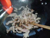 美味高笋炒肉做法图解4)