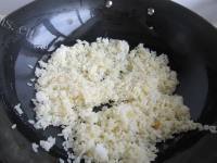 美味的泡菜腊肉蛋炒饭做法图解6)