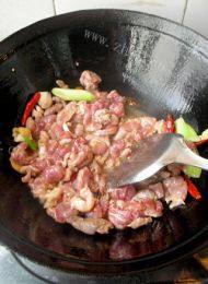 「自创」葱爆羊肉做法图解3)