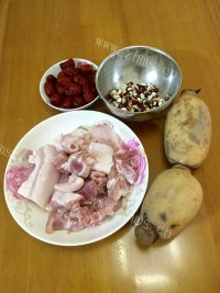 莲藕排骨汤做法图解1)