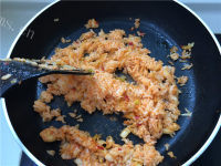 美味的芝士辣白菜焗饭做法图解7)