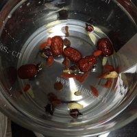 色香味浓的西洋参玫瑰花茶做法图解4)