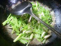 唇齿留香的杏鲍菇炒芹菜做法图解9)