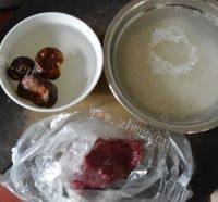 口感不错的香菇肉末粥做法图解1)