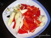 美味的辣椒炒鱼饼做法图解1)