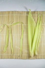 自制烤培根蔬菜卷做法图解3)