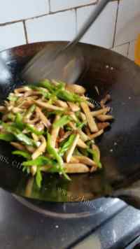 家常菜杏鲍菇炒肉丝做法图解6)