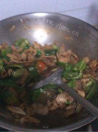 家常青椒炒肉