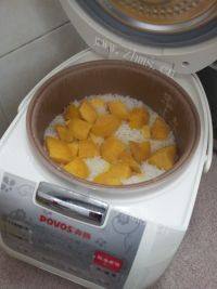 诱人红薯饭做法图解5)