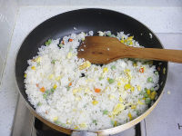 美味的花朵炒饭便当做法图解6)